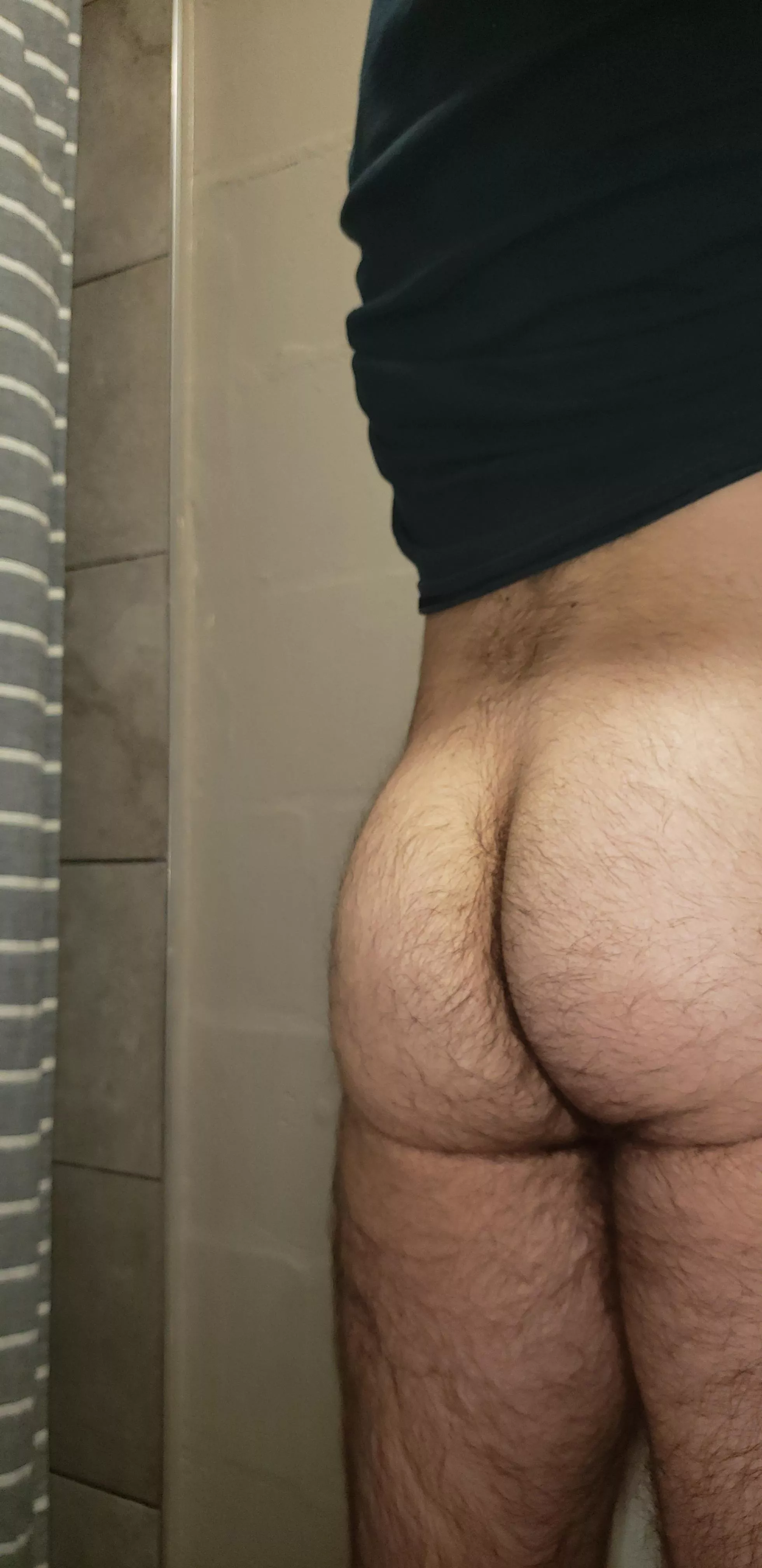 Hairy derriere posted by TheJizzprophet