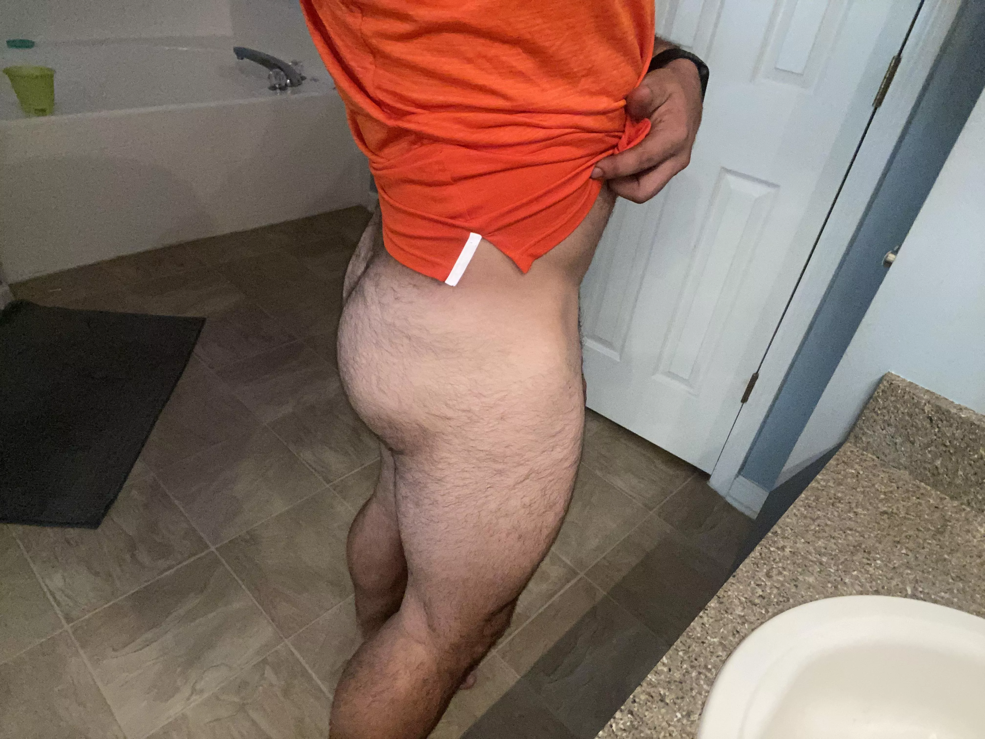 Hairy plump ass for ya 🍑😝 posted by fitdaddydreams