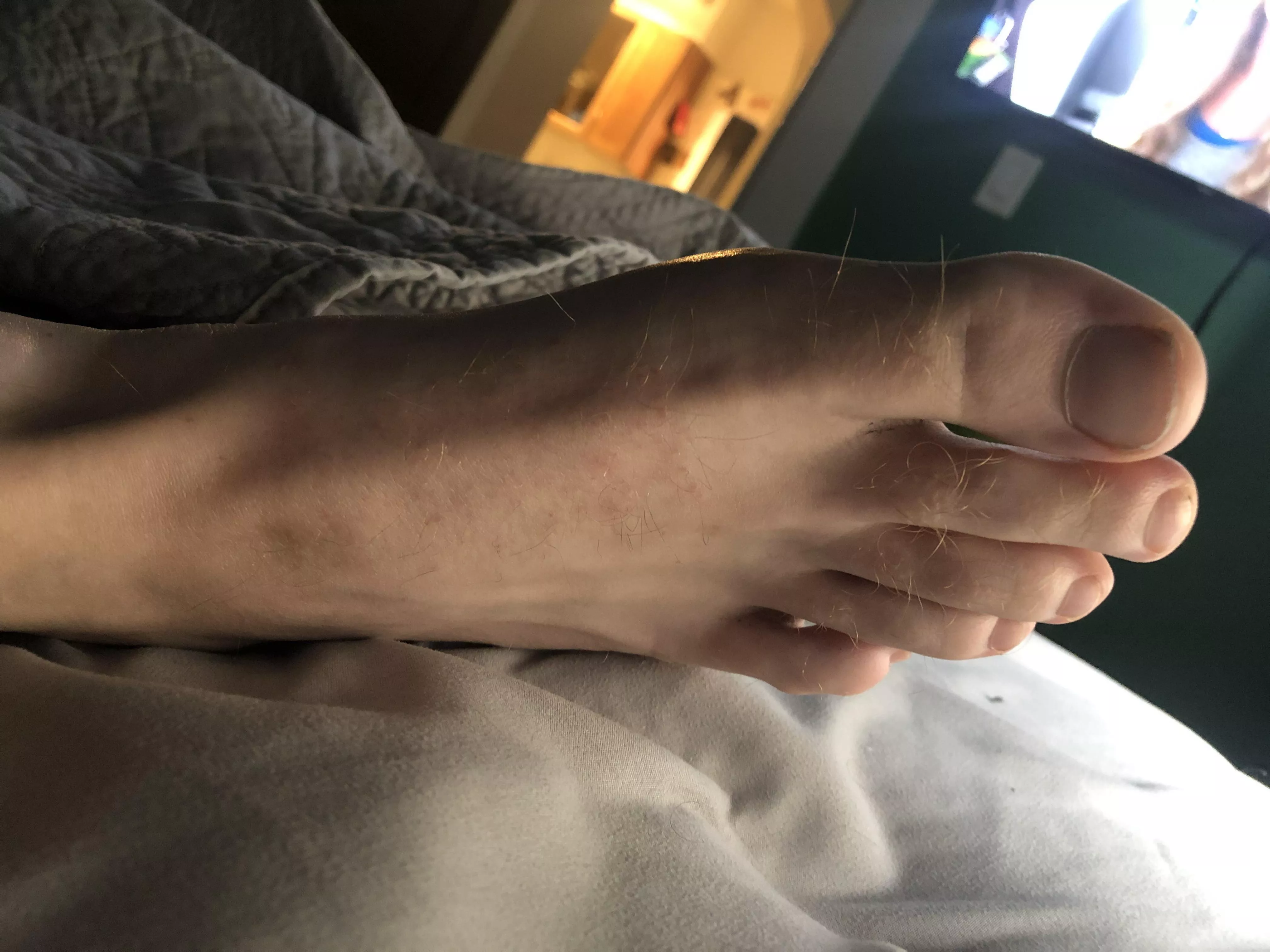 Hairy toes posted by twoguysfeet