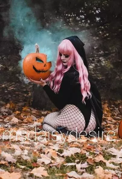 Halloween Hoe posted by MsDaisyDesire