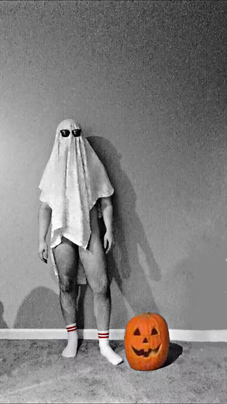 Halloween is a state of mind...KIK to see what’s underneath (BEEB344).... posted by AnthonyDozaz