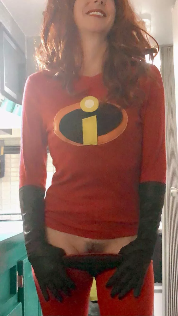 Halloween is here! Looking (f)or Mr. Incredible…Are you free tonight? posted by Voyeurlovers