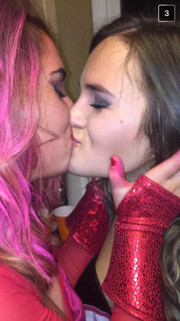 Halloween kissing posted by rbush242