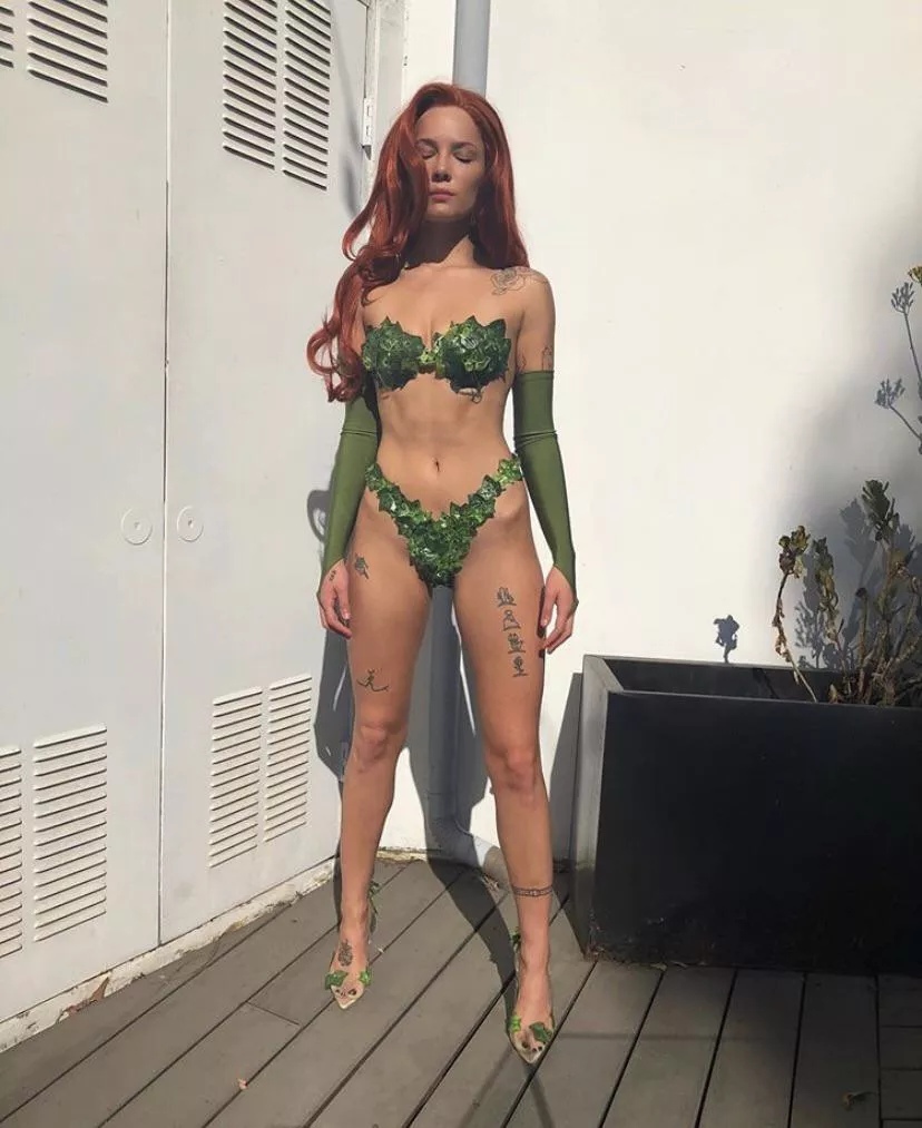 Halsey as poison ivy being a halloween queen posted by shimmeringskys