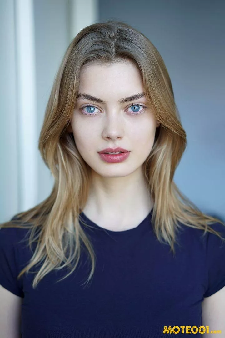 Hanna Verhees posted by enjoying-beauty