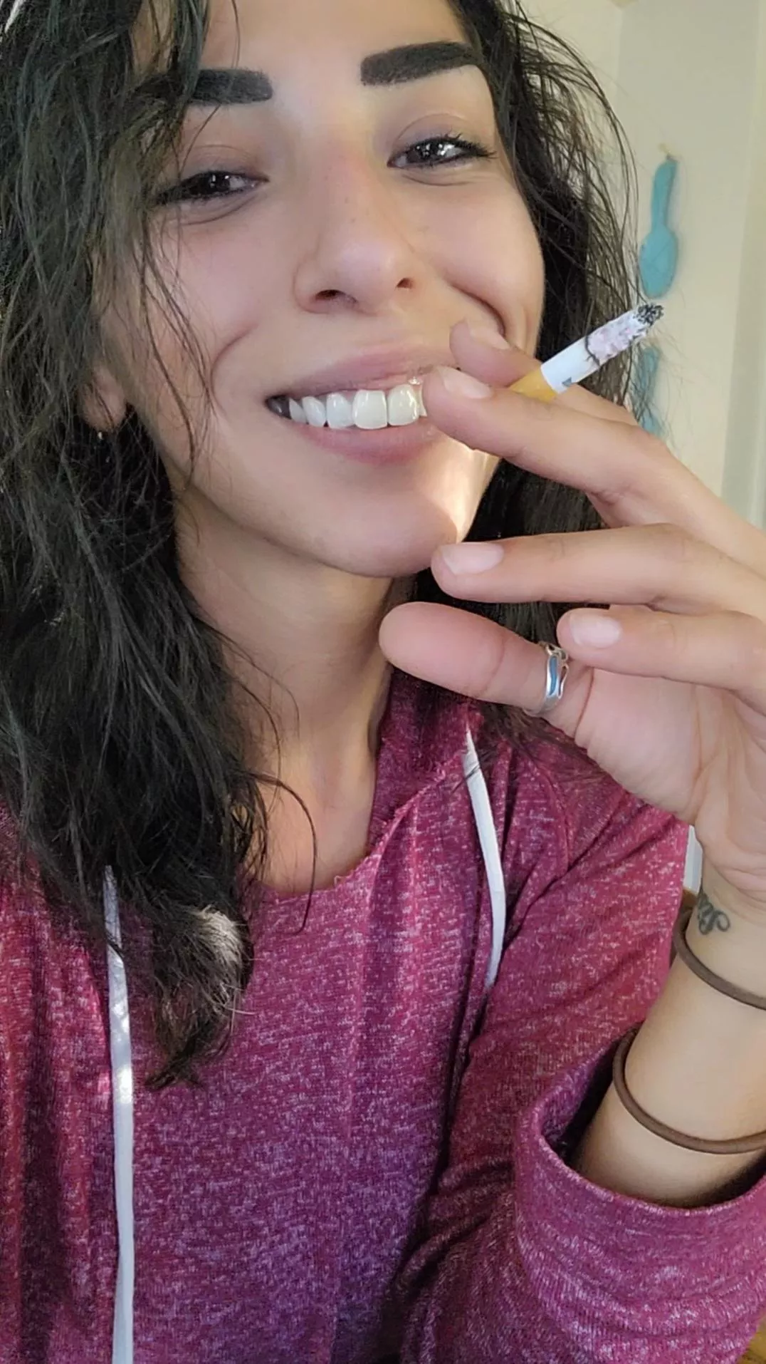 Happier with a cigarette between my fingers🥰😌 posted by Alternative-Oil-2220