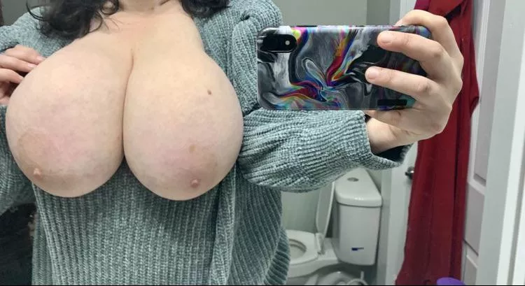 Happy Friday! Let’s celebrate with some titties 🎉 posted by -wiam