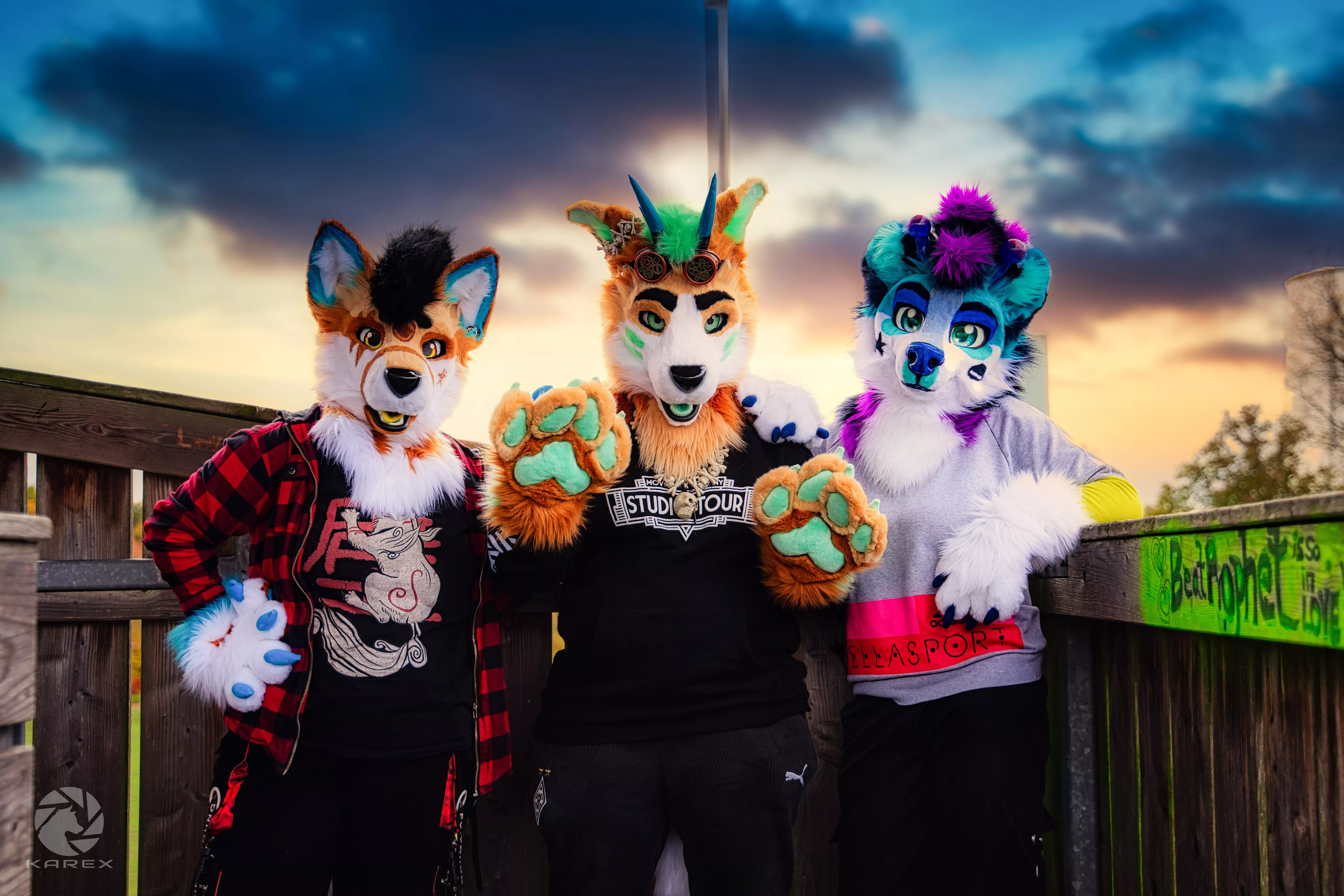 Happy #FursuitFriday with the best Beanz ✨ Damian, Damon and Star Seeker wish you a great weekend! 📸 Karex // Edit by me posted by xakifox