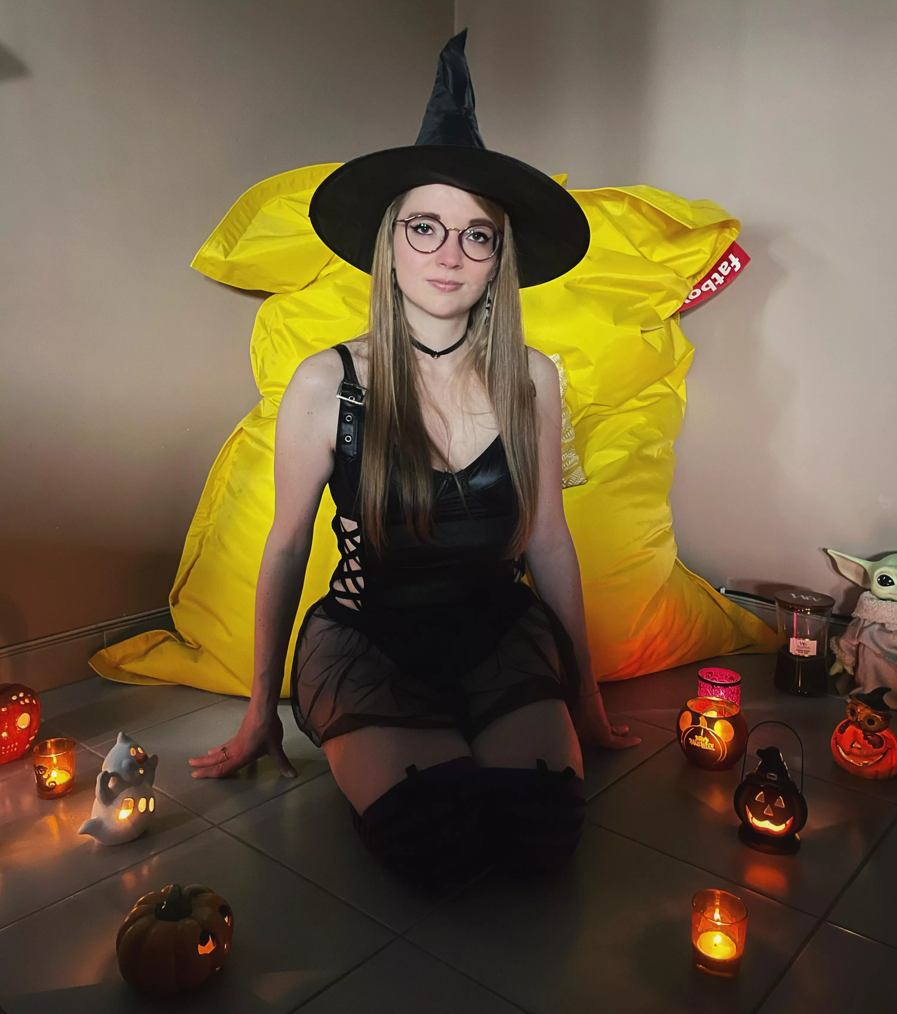 Happy Halloween, Reddit ðŸ§™ðŸ» [F32] posted by SunAndGlow