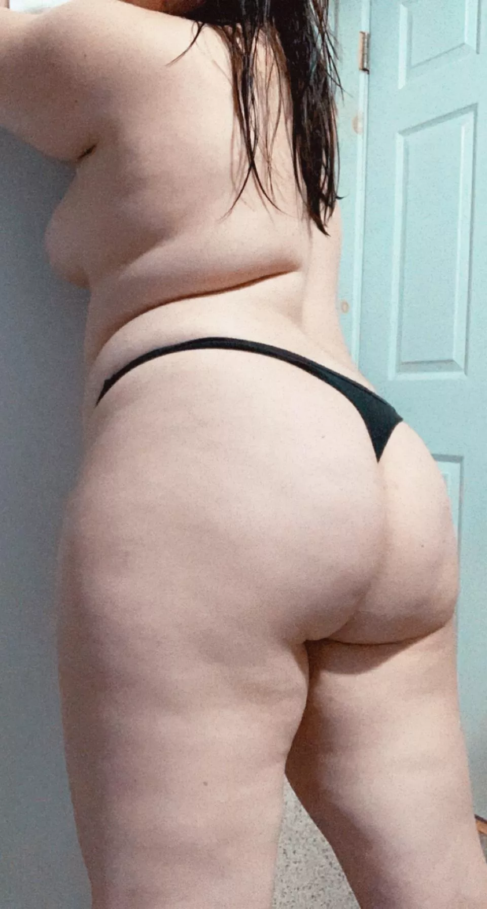 Happy hump day, come keep me company posted by Thickkrisxo