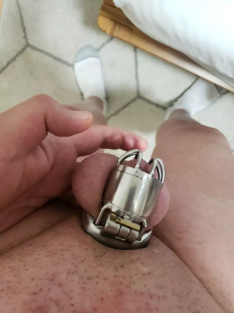 Happy Locktober. First one and feeling good.💕💋 posted by lockedinthecloset69