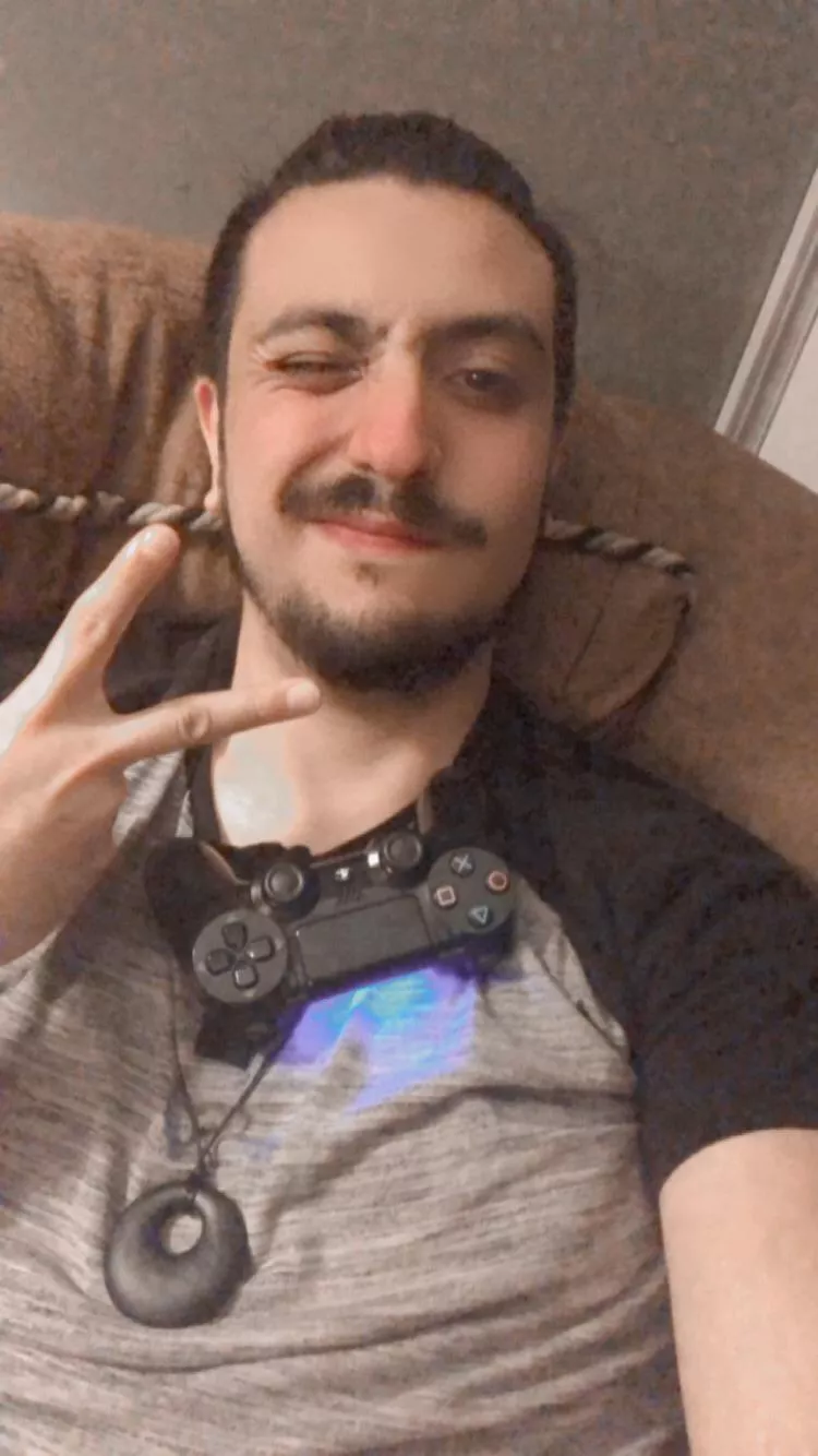 Happy Saturday/Sunday to ma fellow gaymers! Planning to stay up till the sun comes up! Sorry for the shitty quality 🤣 posted by franciss_milano