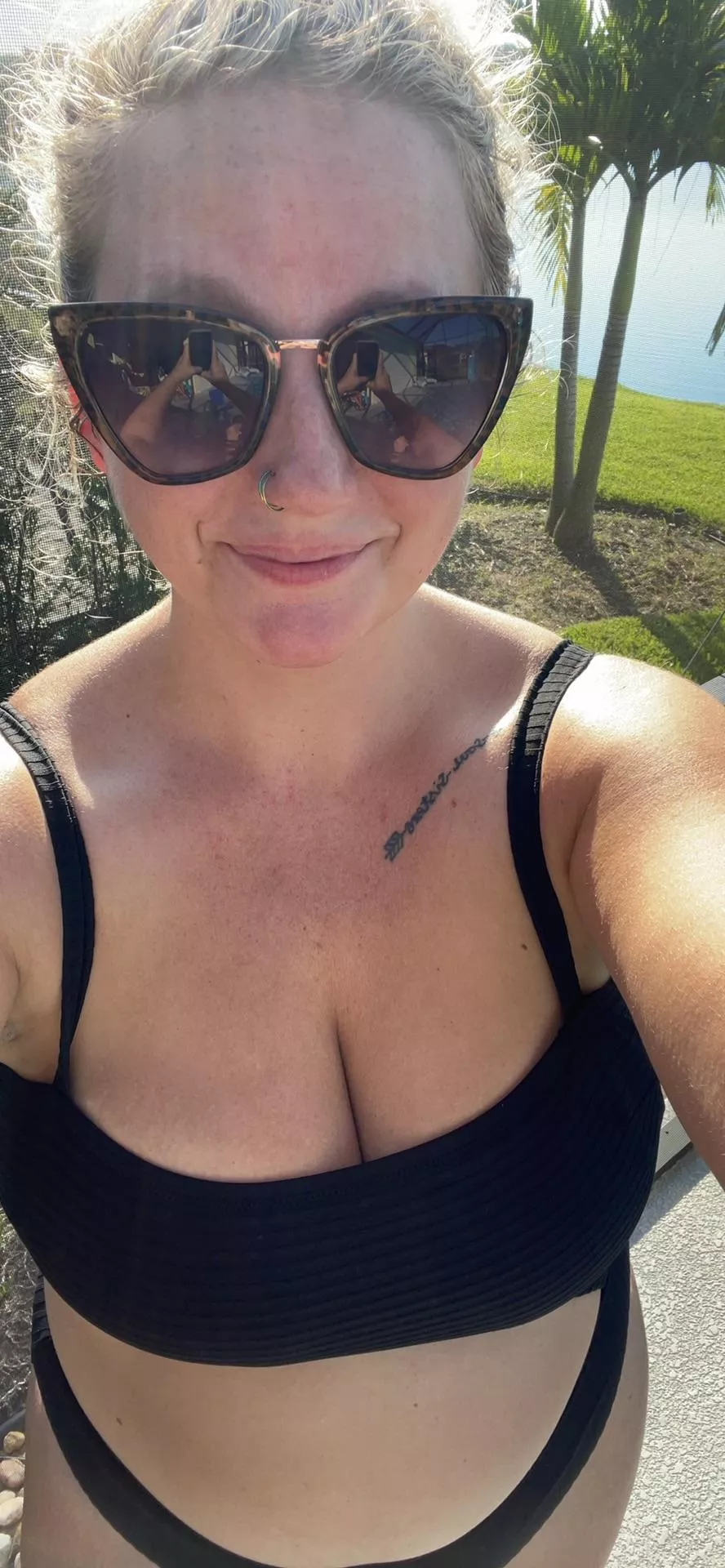 Happy Sunday from your Midwest MILF posted by midwestygal