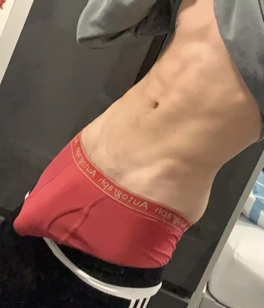 Happy Sunday 😈 hung student (UK) I know your desperate to see what I’m hiding posted by DingDongus689