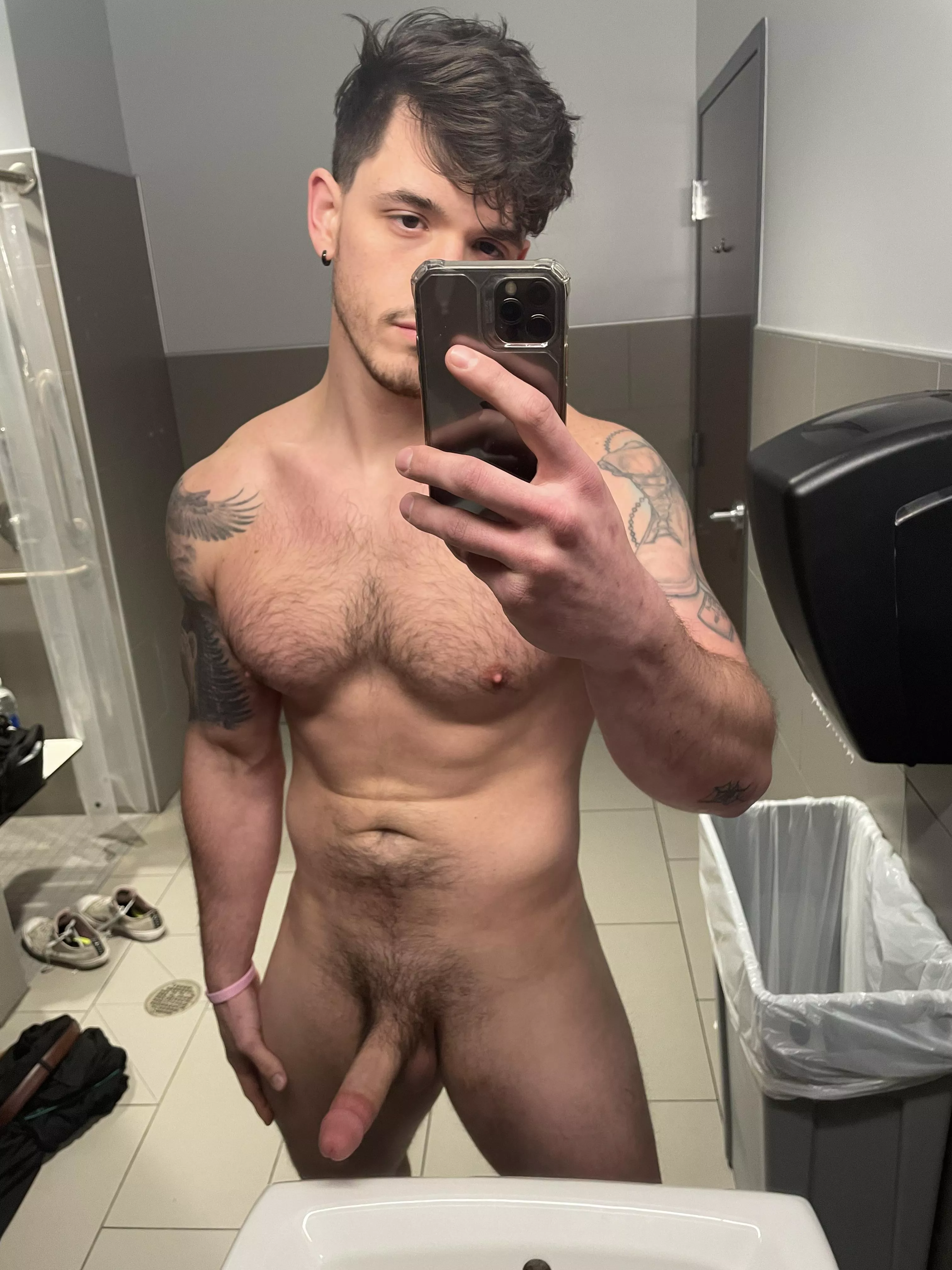 Hard in the locker room 😈 posted by ThiccSoliddTight