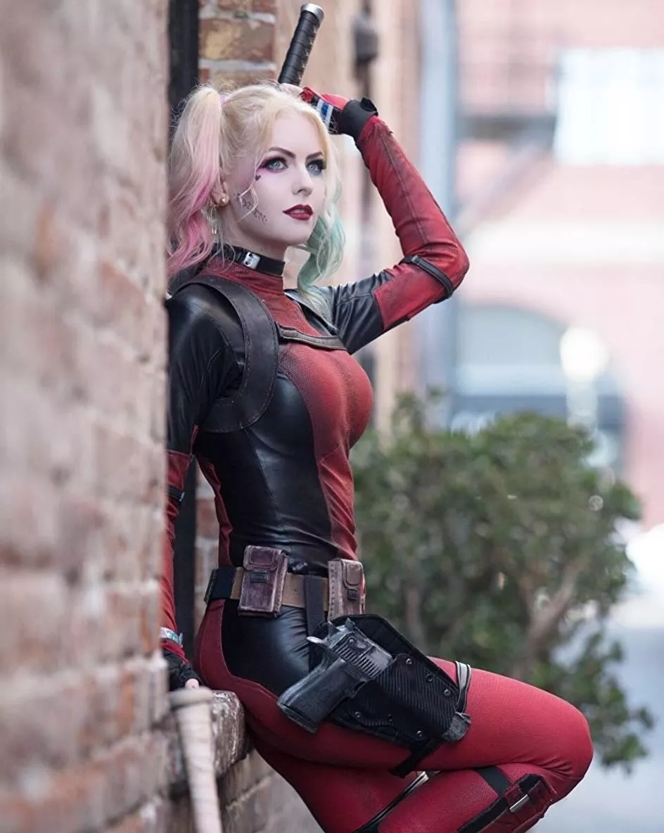 Harley Quinn stoles Deadpools outfit (by MaidOfMidnight) posted by God_of_Reality