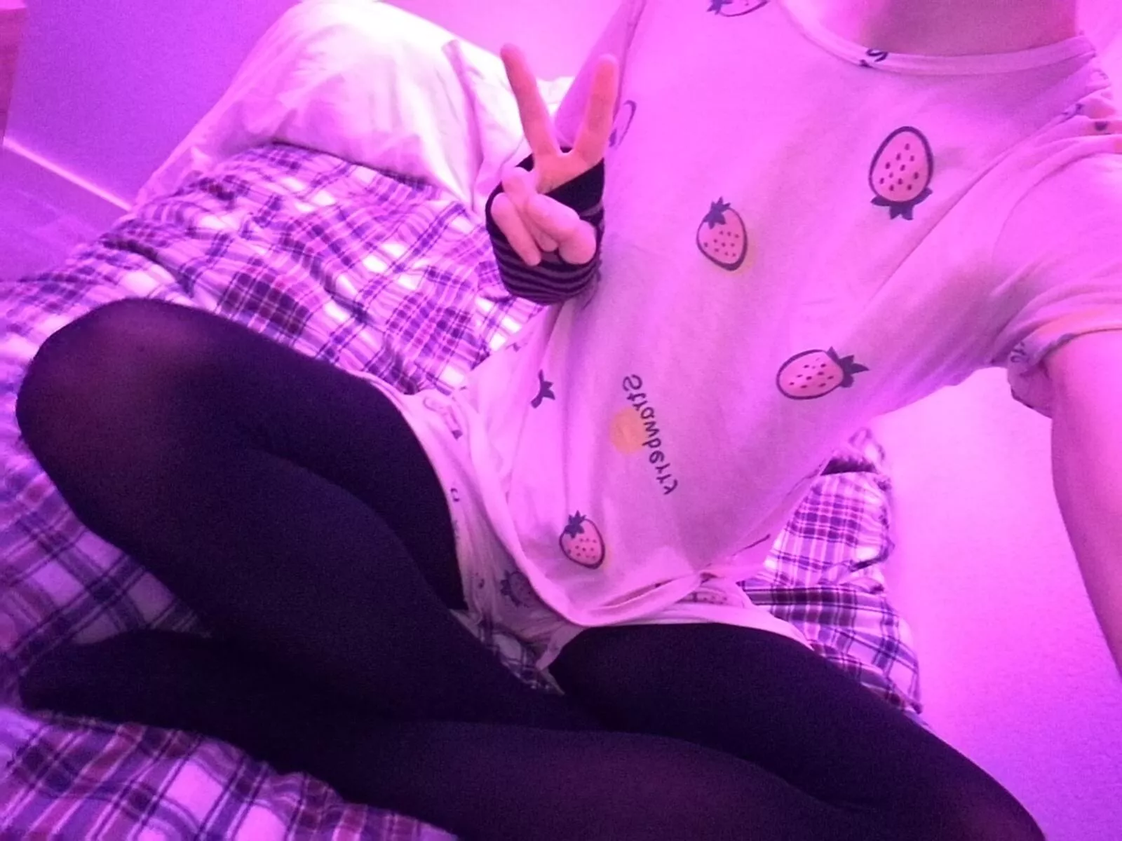 Have a wonderful night cuties! ^~^ posted by Ela_cute_femboy