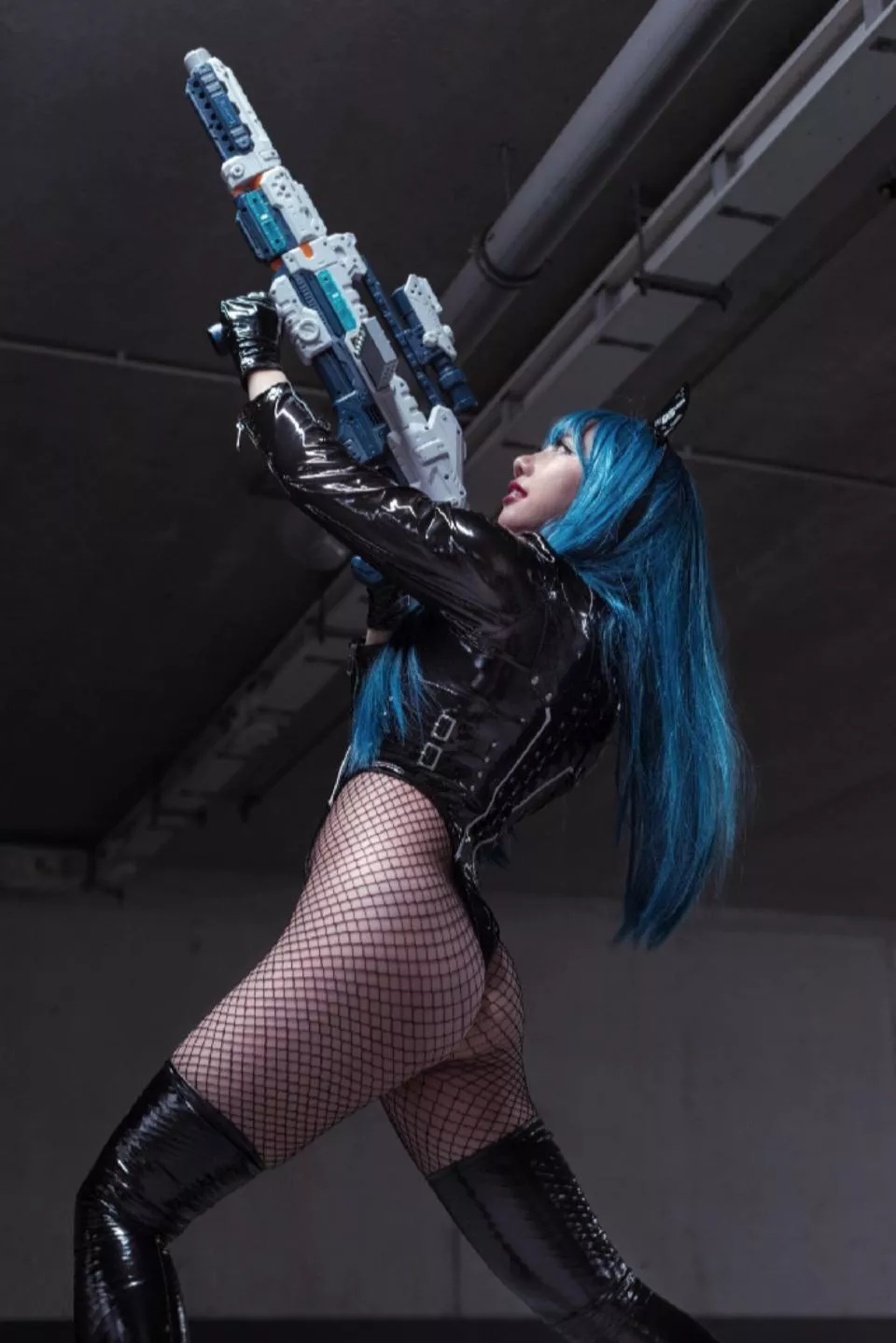 Have some guns n buns 🤖💙🦋 [self] posted by kikimonn