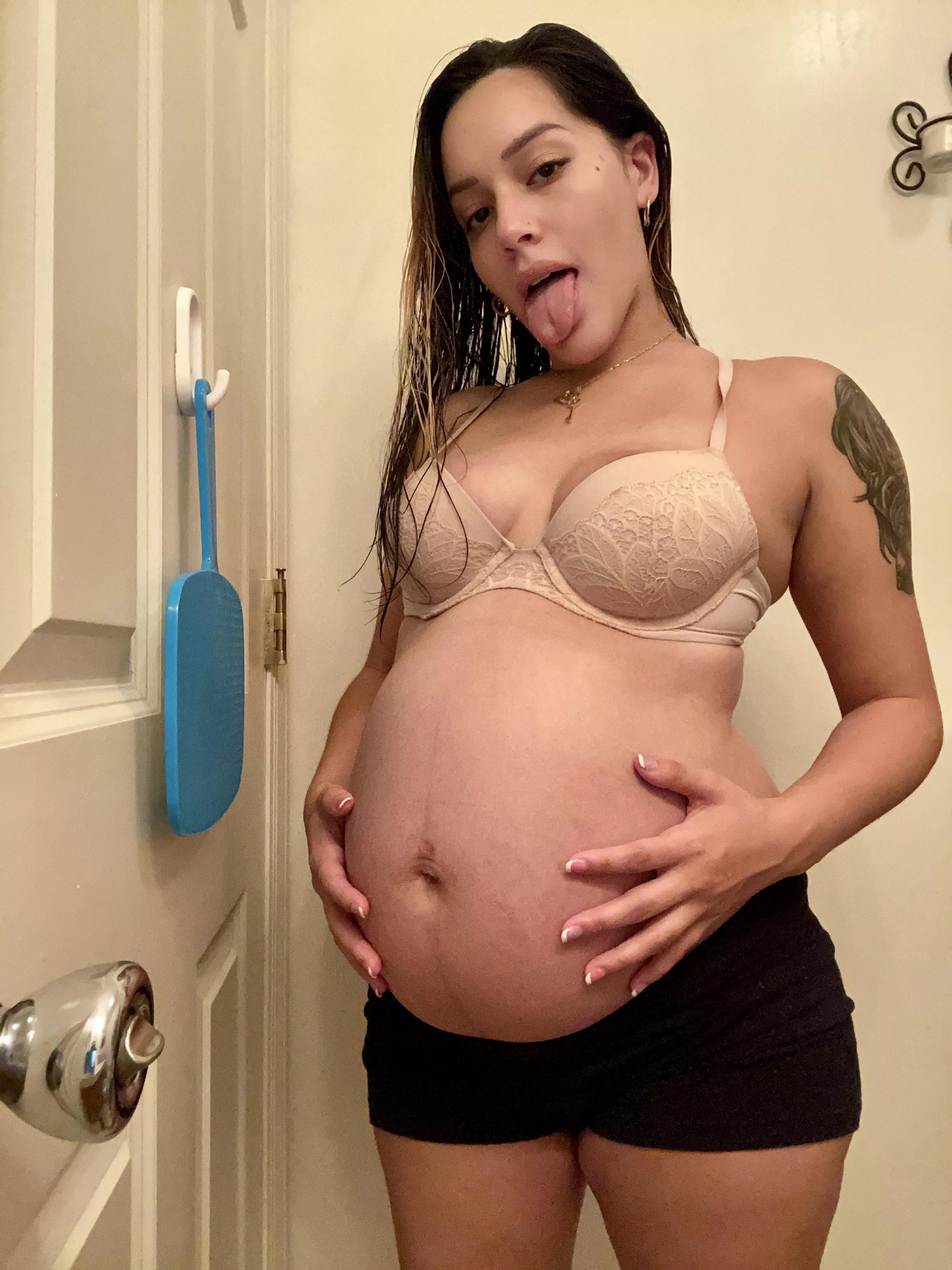 Have you ever fucked a pregnant girl? posted by shellyplays