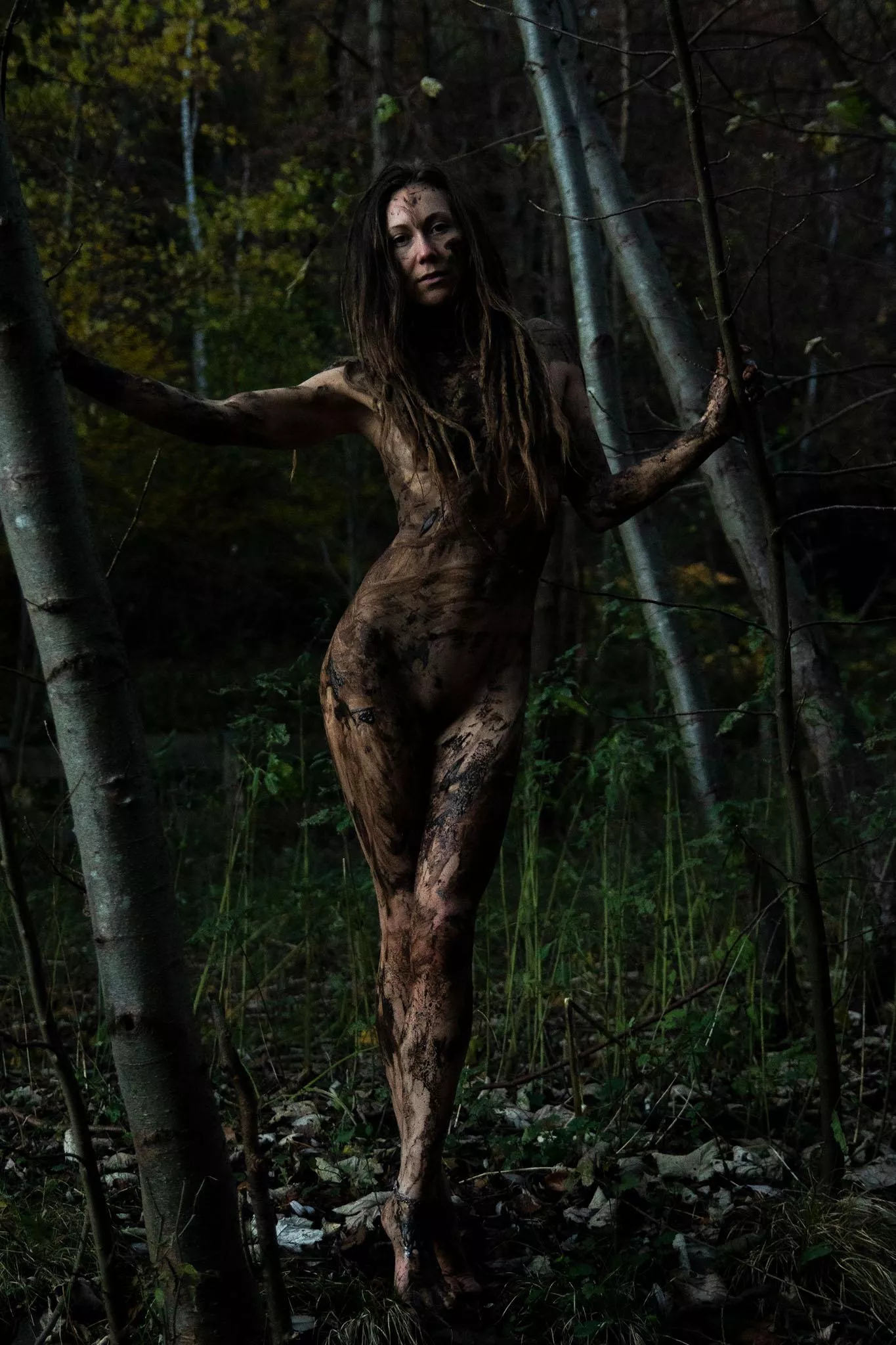 Have you ever just rolled yourself around NAKED in the autumn mud and then stood tall and proud for a picture after, owning your inner child that just let loose and had its time of its life, while you look like a badass QUEEN! 🤣😍🥰 posted by scandinaviannymph