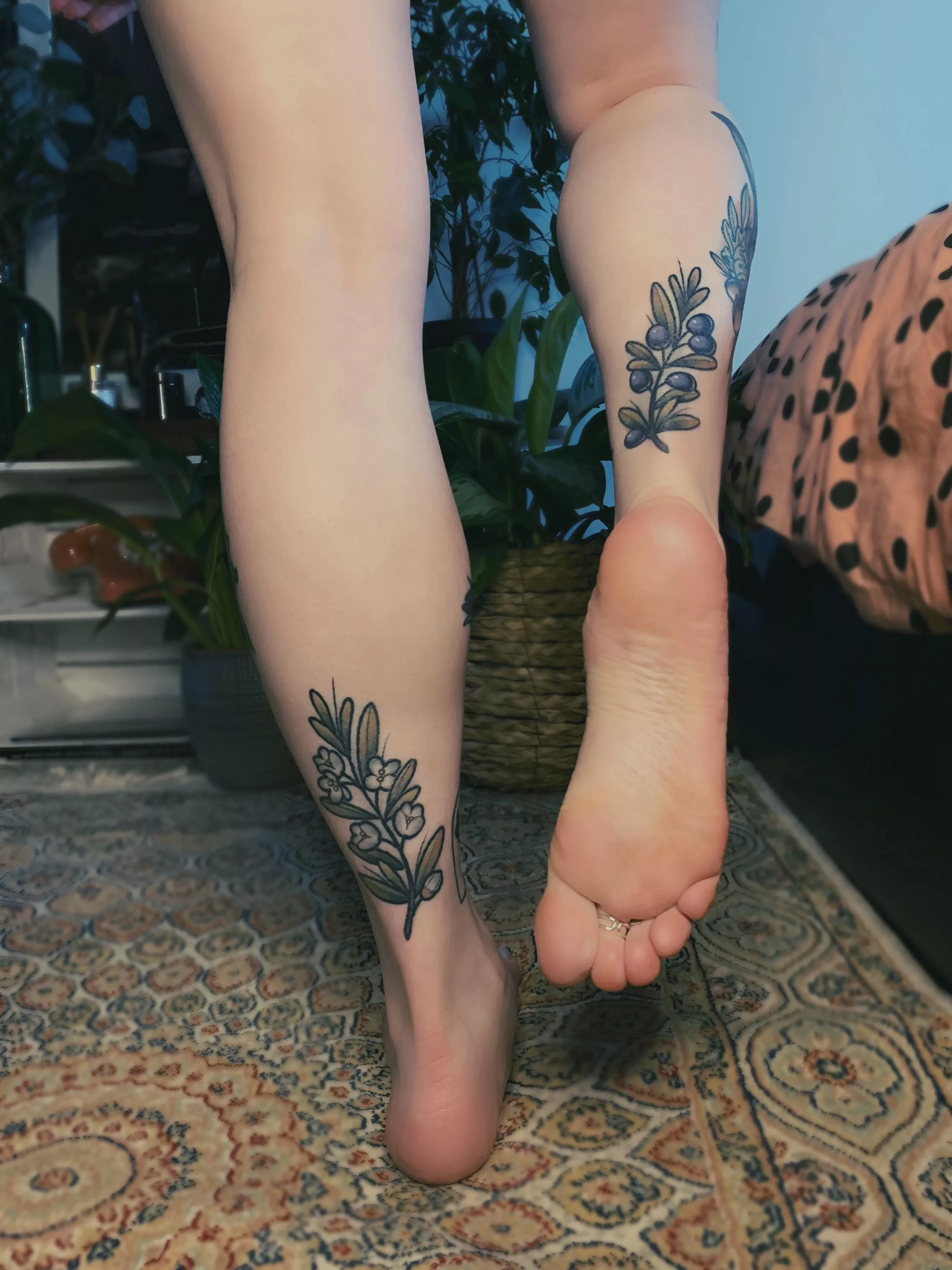 Have you fallen in love with my feet yet? 🥰🌿✨ posted by Faefeet