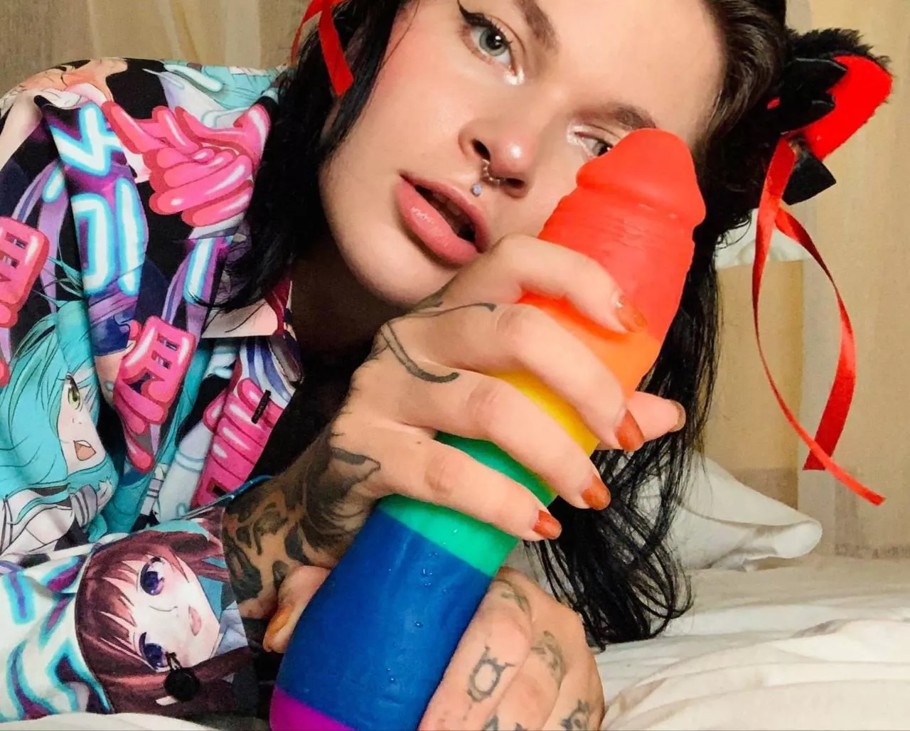 Have you seen how I spread my tight pussy with this large dildo? Check out this video in comments ðŸ‘‡ðŸ»ðŸ˜› posted by sweet_alice_green