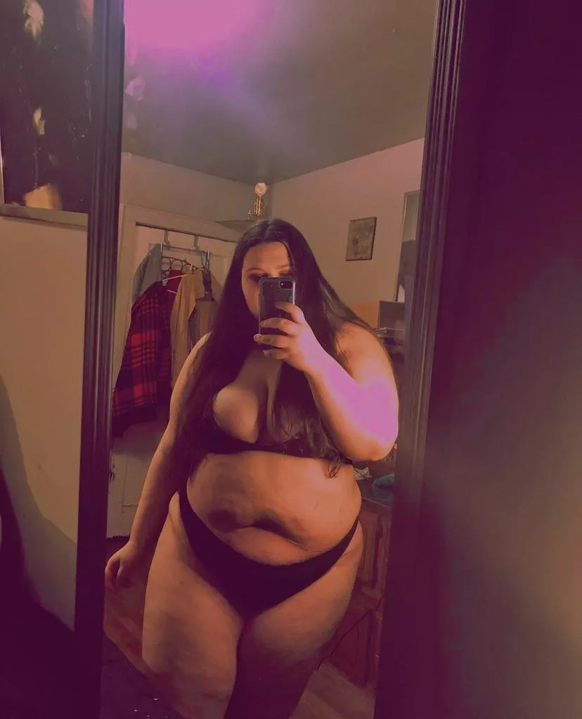 haven’t seen any plus-size babes posting here 🥰 posted by SnailBussy