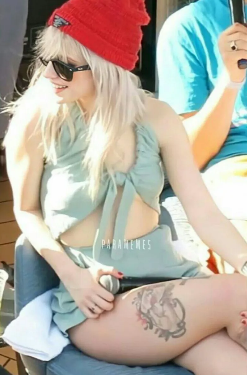 Hayley williams makes me wanna be on my knees ready to worship her, eat her pussy and please her in any way she wanted posted by avdd4