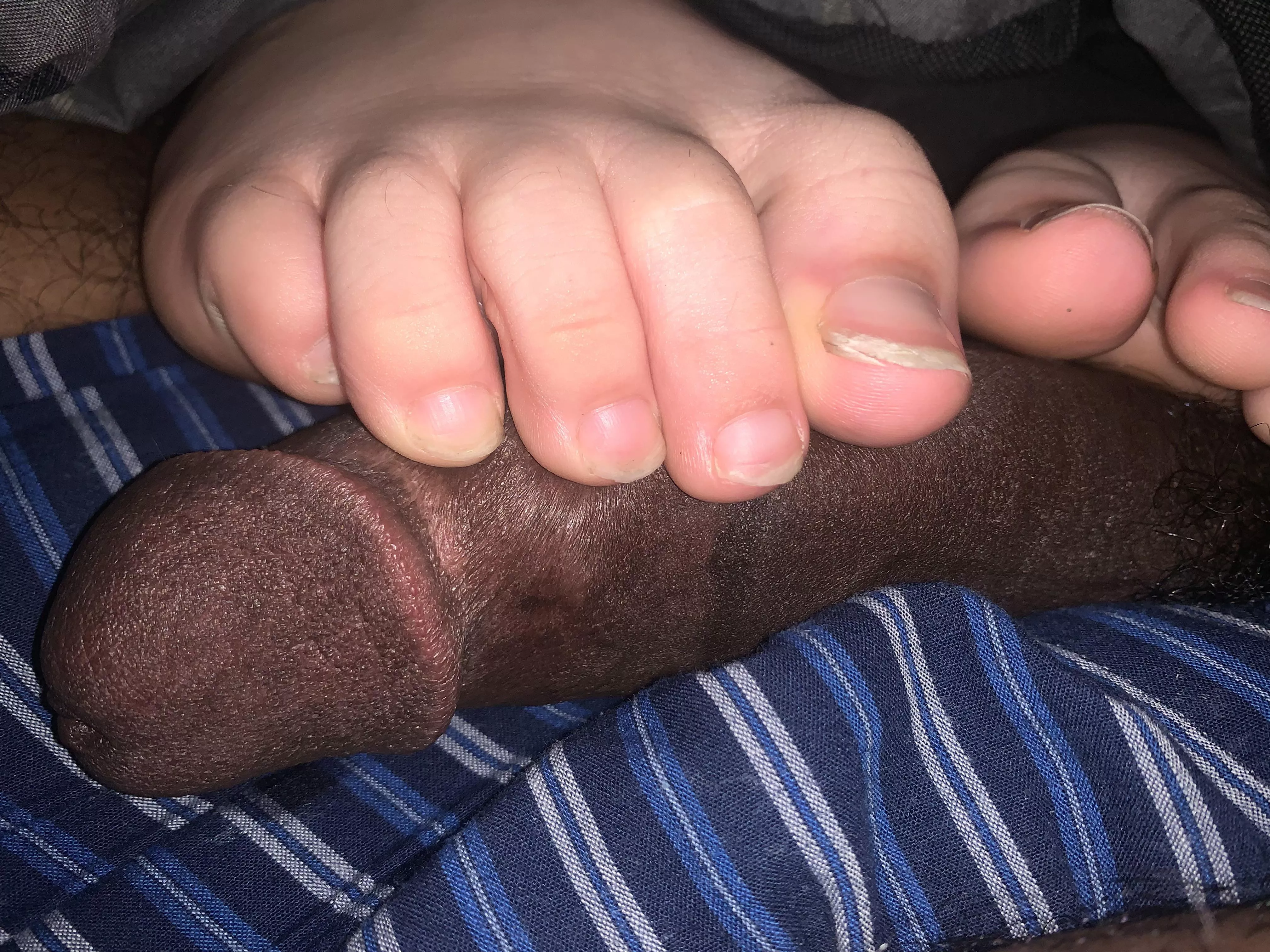 He loves when i wiggle my dirty smelly toes on the side of his shaft posted by jamesjon488