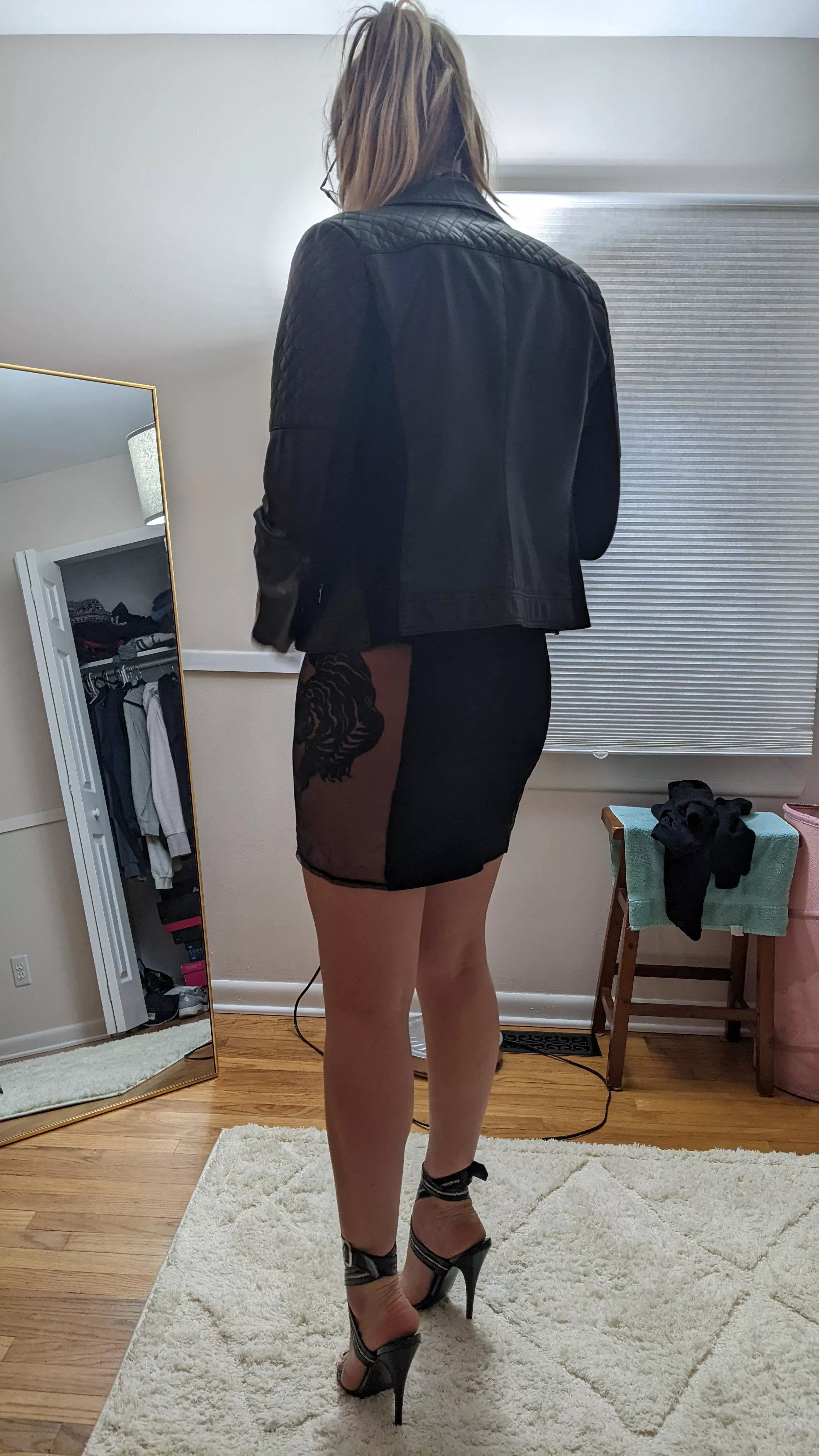 Headed out to dinner on this chilly night in my favorite 6' heels posted by FlashyHalf876