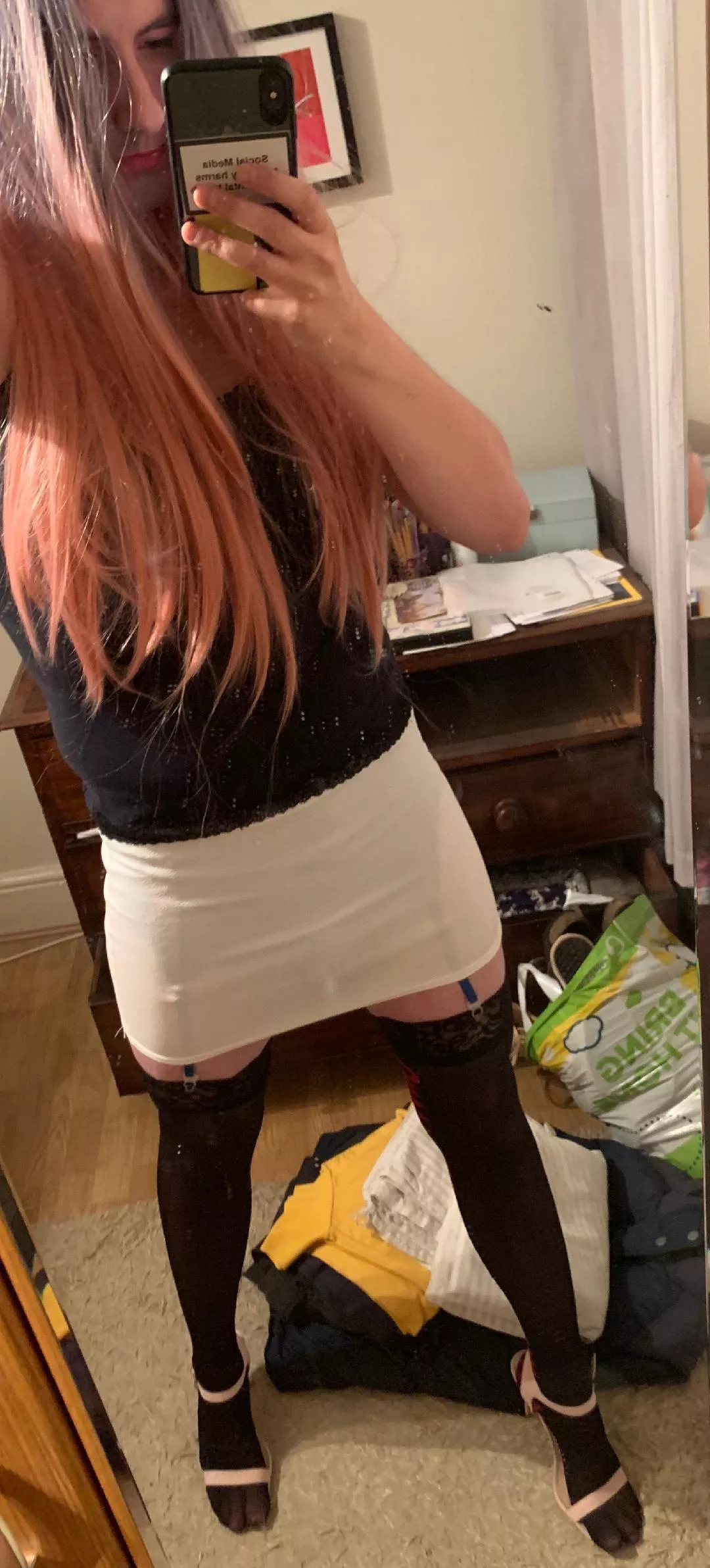 Heels make me so slutty 🤤 posted by PollyCD