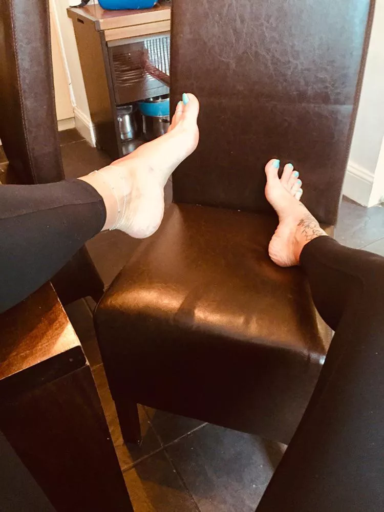 Hello feet Lovers hope you have a beautiful day 🙏🥰❤️ posted by kokkina_aphrodit