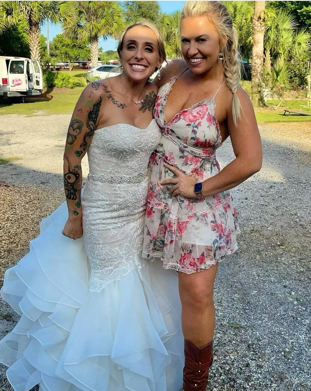 Here cums the bride...or her friend? posted by toss195559