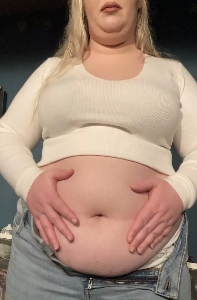 Here we see a telltale example of the results of a food crazed girl 🤣 posted by myfatblondegf