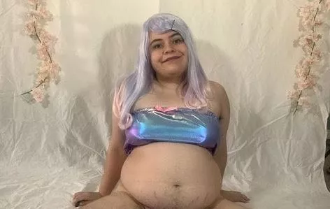 Here's a big belly in a crop top to bless your feed :) posted by scoobsboob