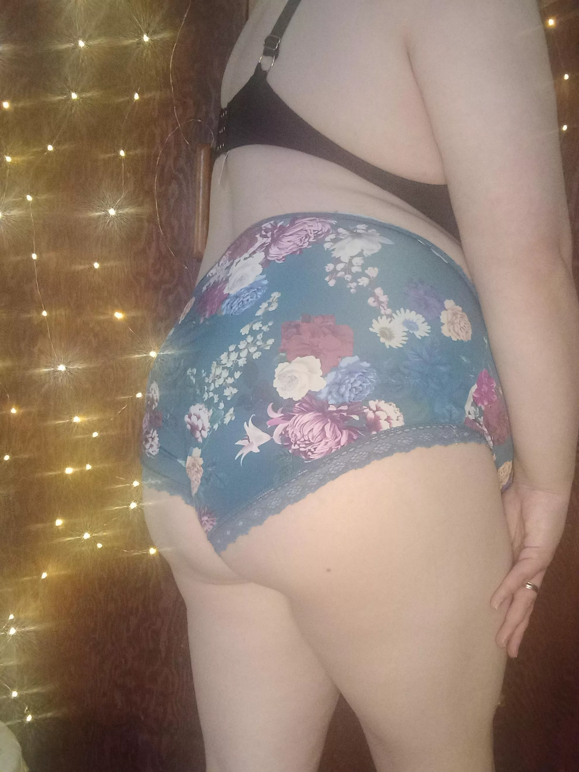 Heres my butt posted by Violet_girl92