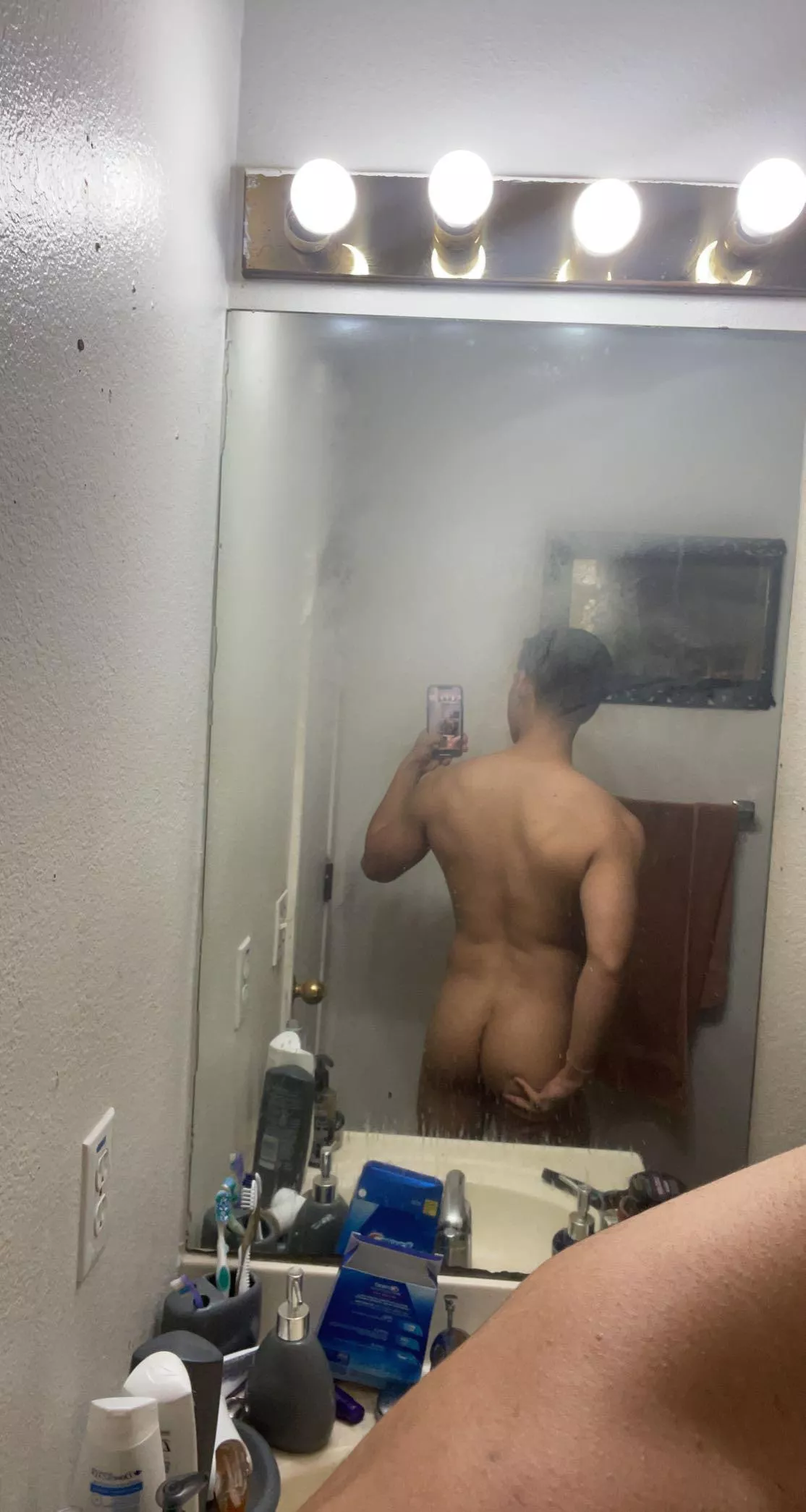 Here’s some post-gym ass for you posted by galmazan