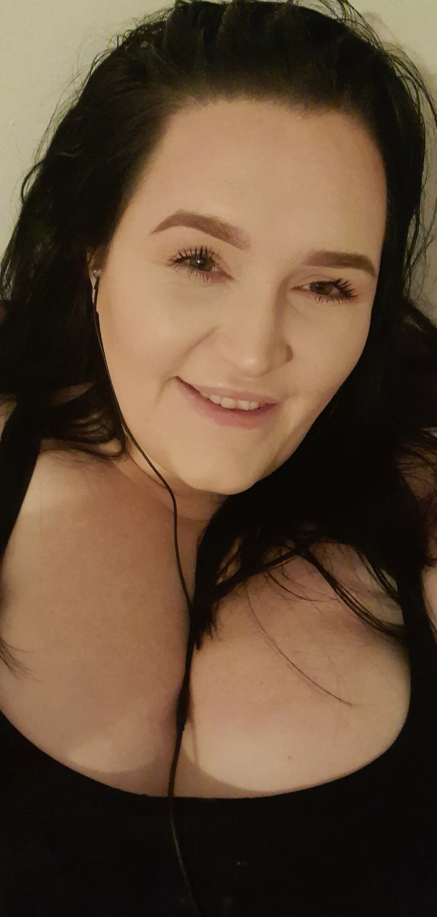 Here's your sign to smile and have a good day 😁 posted by missthicccums2