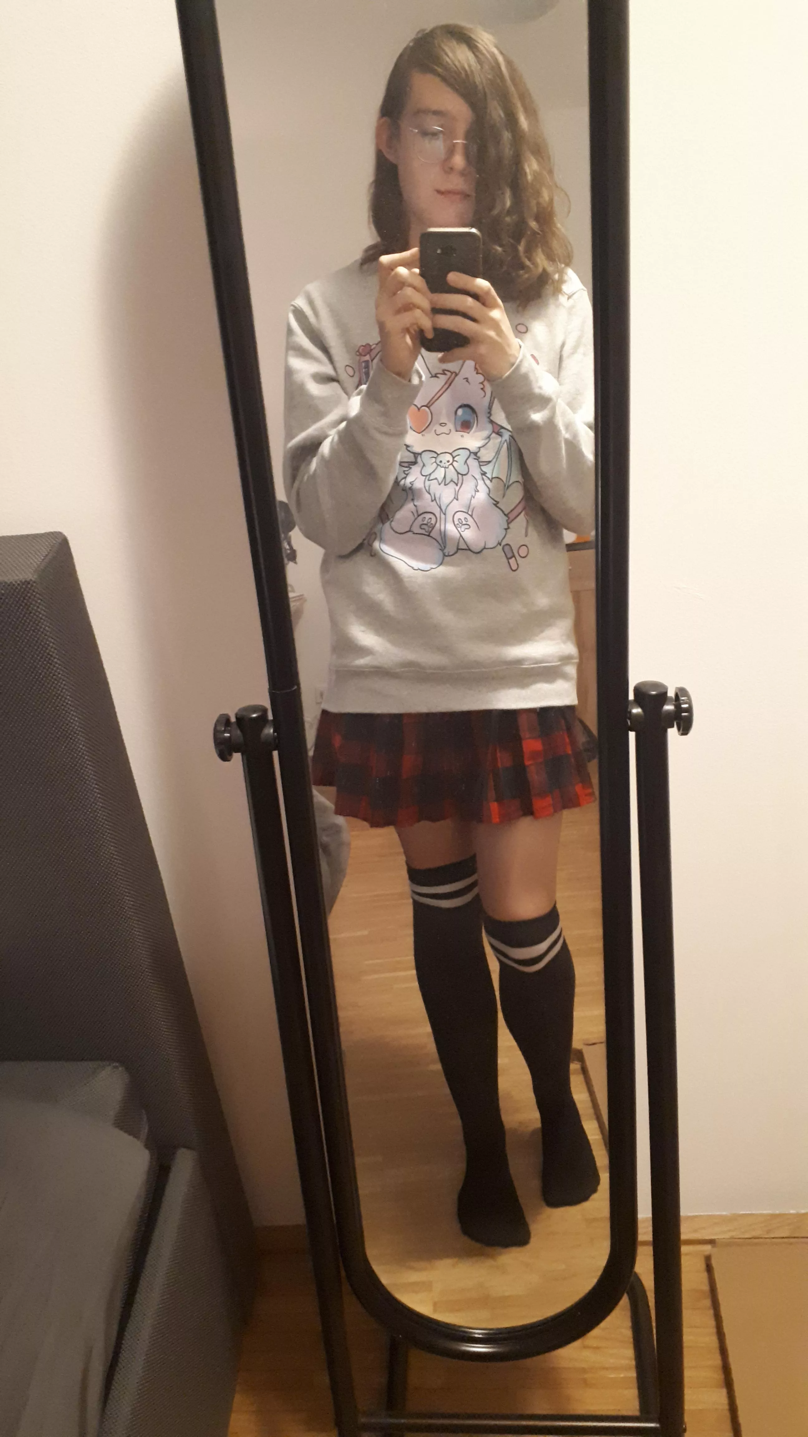 Hewwo, hope chu dont mind a late femboy friday post 👉👈 posted by Nikiki2110