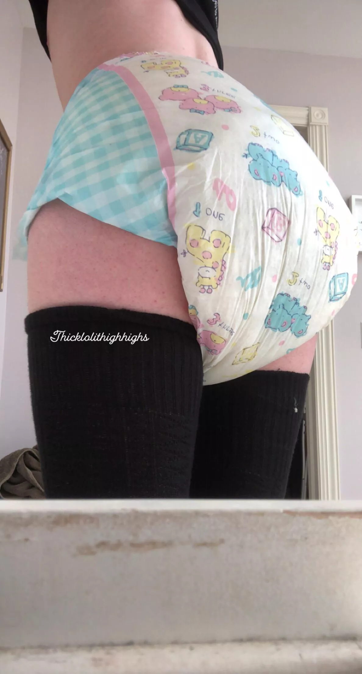 Hey daddyðŸ˜˜ posted by thicklolithighhighs