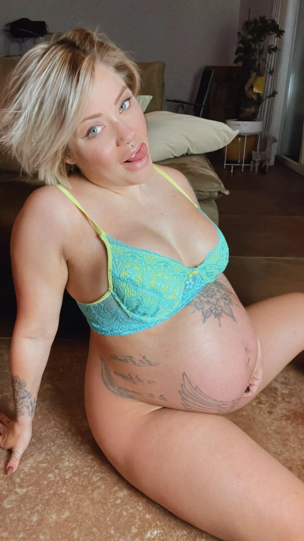 Hey Daddys ,- Iam in Week 38💦🔞 not for long posted by PregnantWifey_