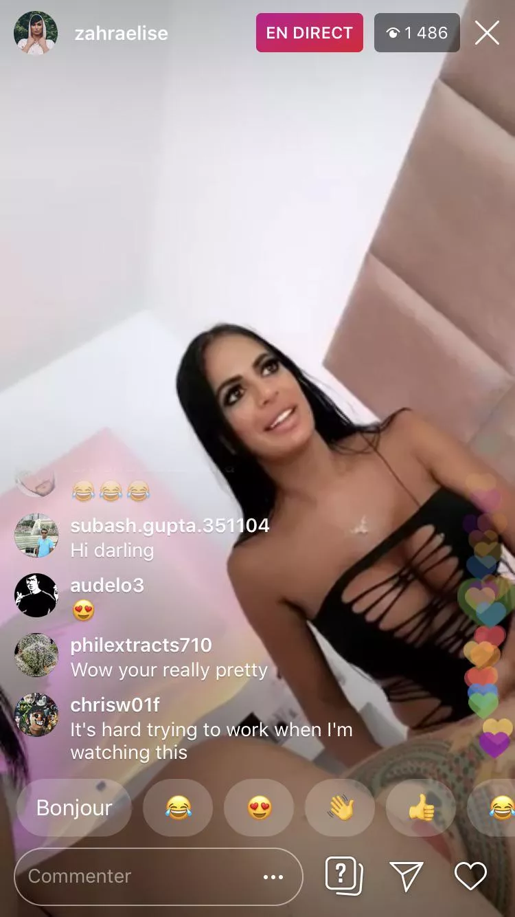 Hey guys, she was on live on Instragram a couple minutes ago with that chick, does someone knows who is she? posted by kakoulini