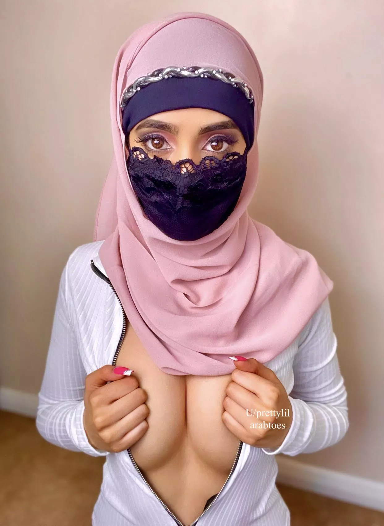 Hey habibi❤️ I’m here to find out if I qualify as fuckable?😈 posted by prettylilarabtoes