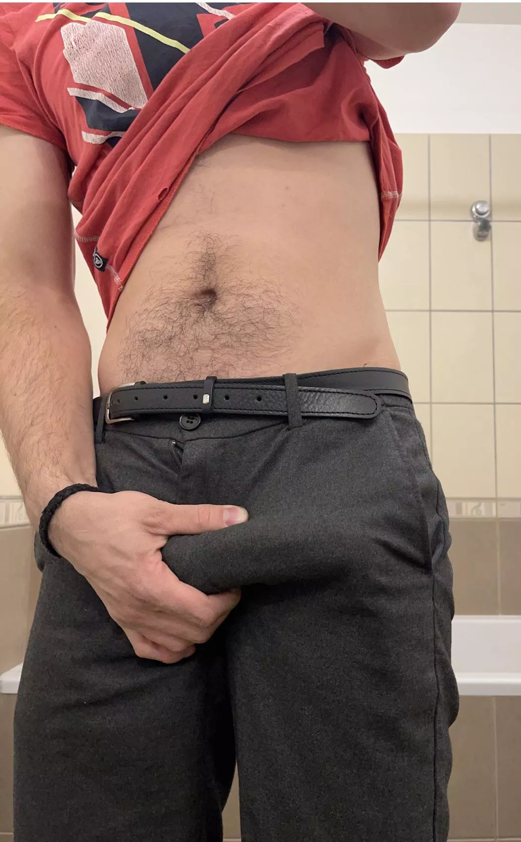 Hey hey I think it’s too tight in here, maybe wanna help ? Dm me ;) posted by Nben68n