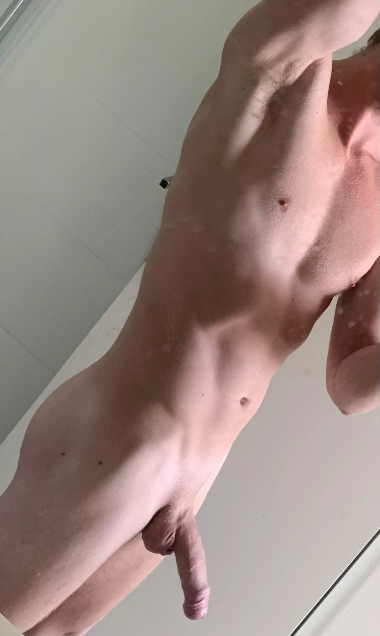 Hey i’m back 👋🏼 posted by AussieGuyNextDoor