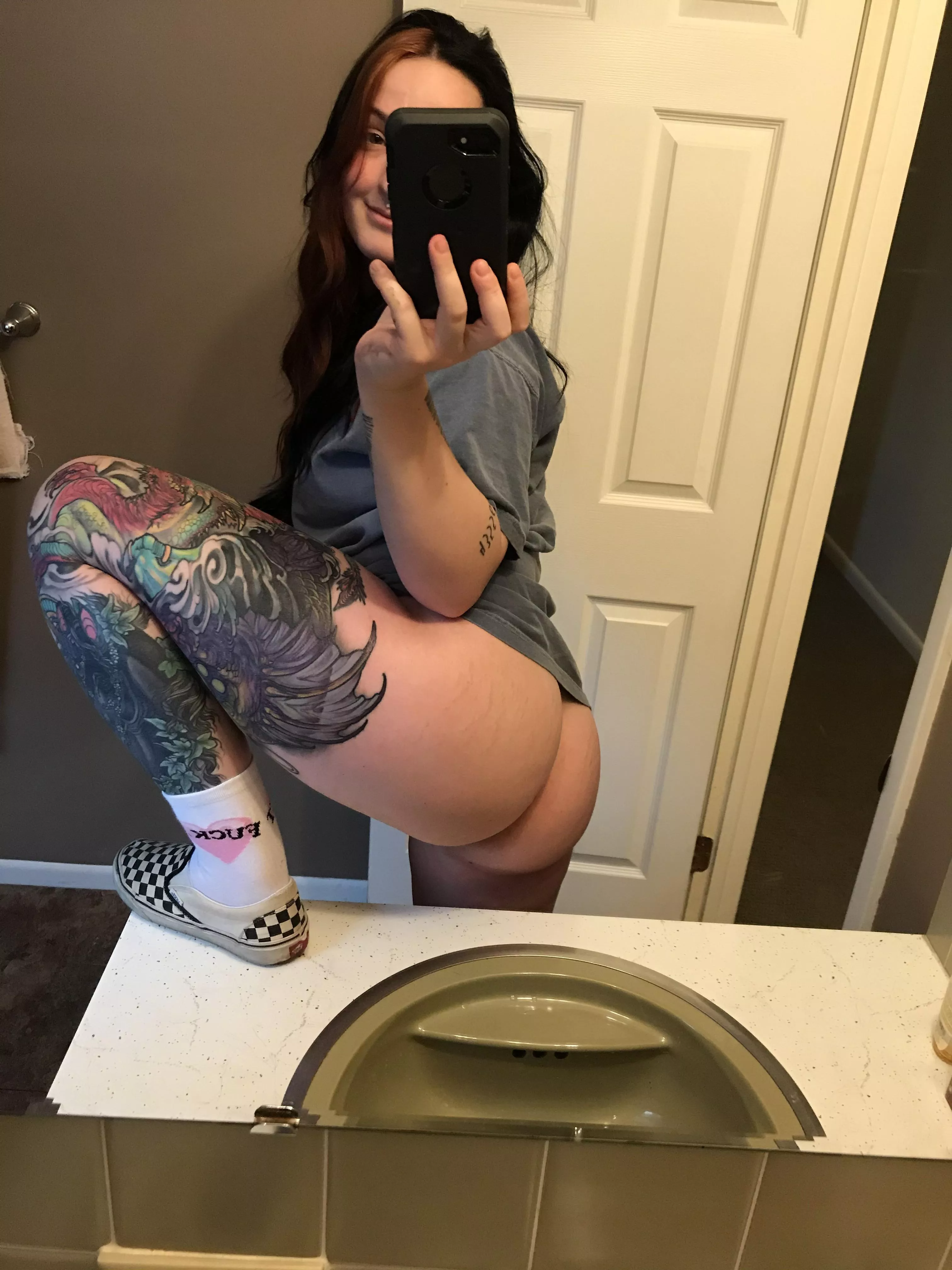 Hi! 🙈 Here’s my butt posted by Cara-Moon