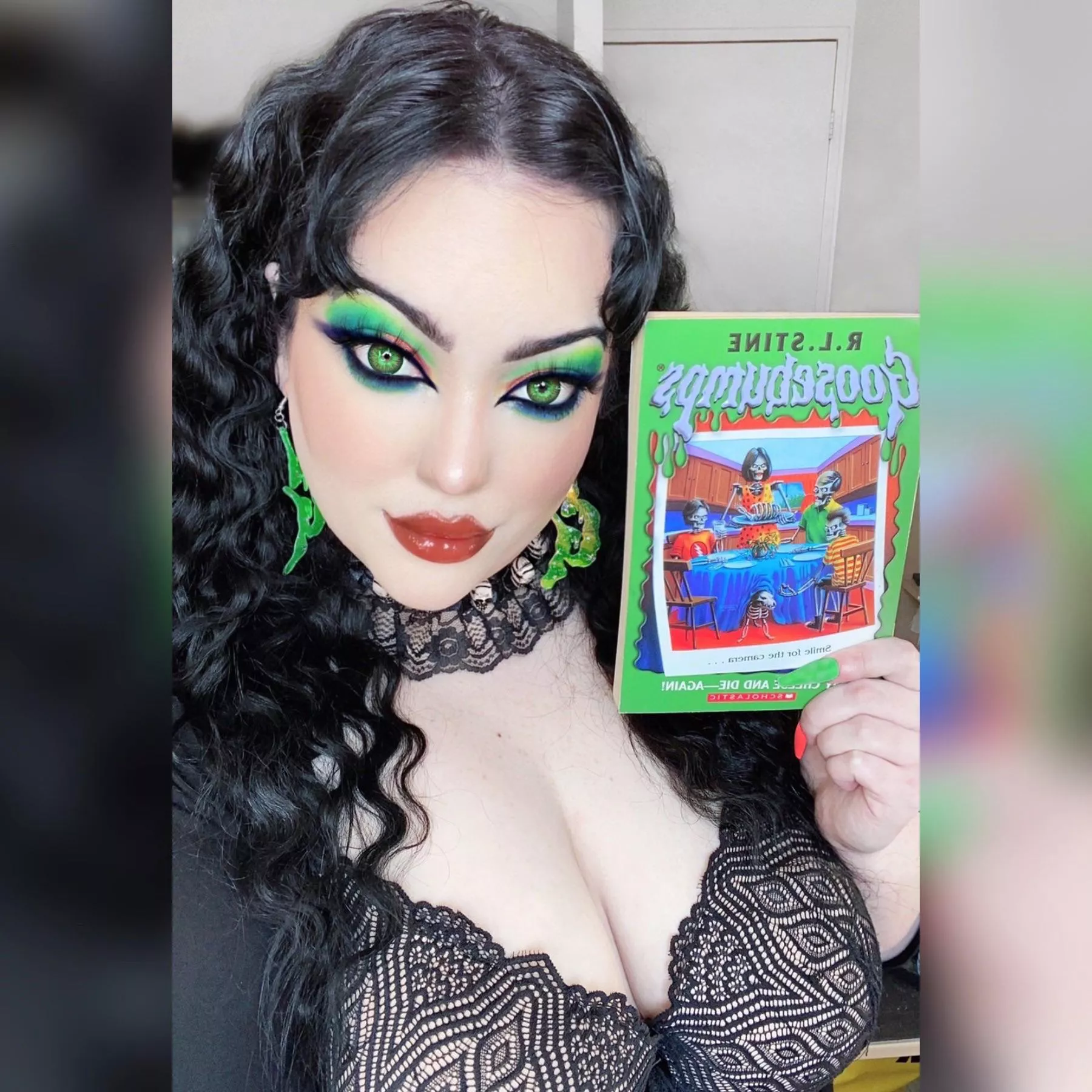 Hi! I’m Ashley and I’m new here. I’m obsessed with all things GooseBumps !! My makeup is inspired by the SAY CHEESE AND DIE — AGAIN cover📚 posted by BookkeeperDue3516