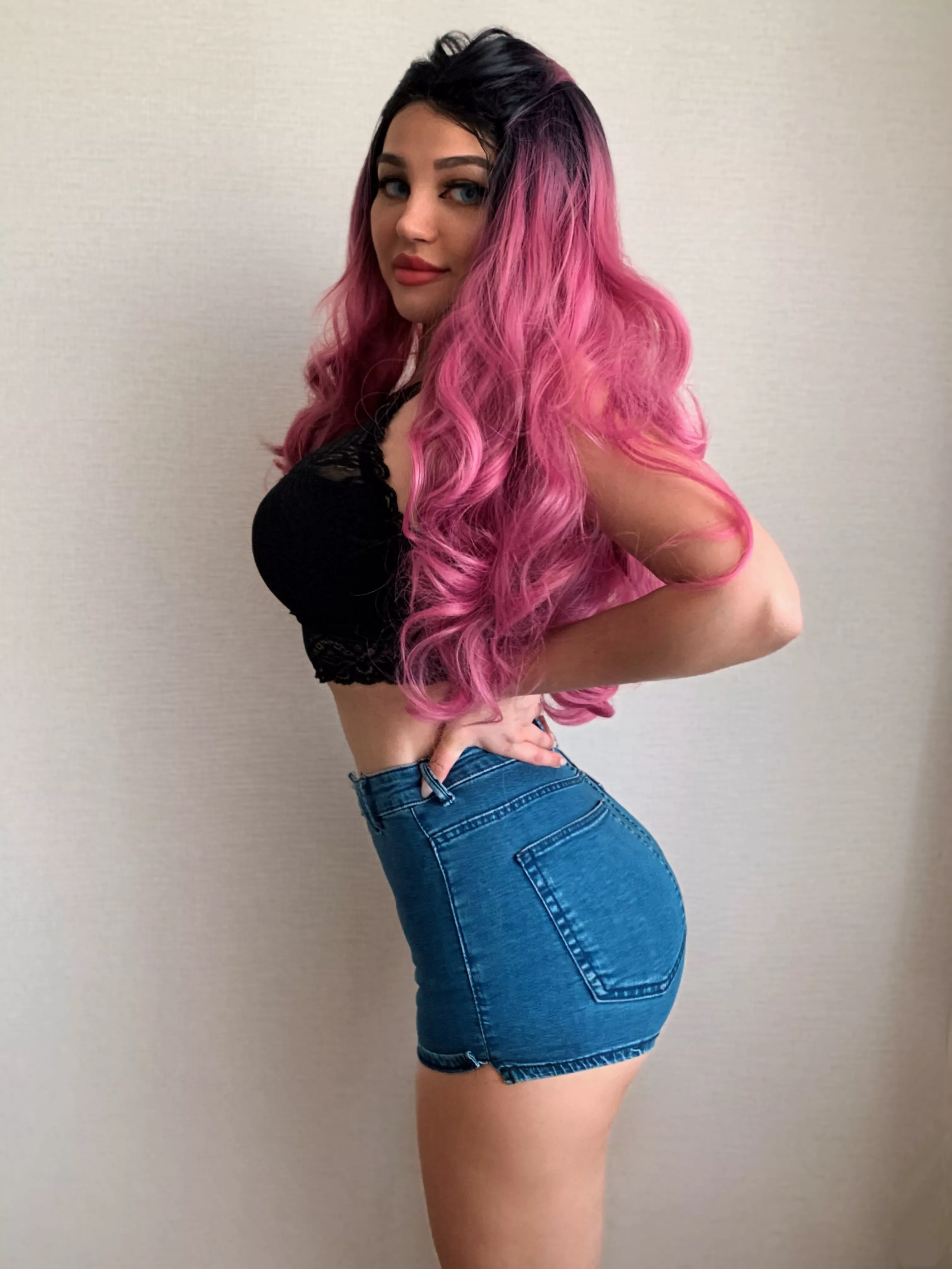 Hi I'm your new fuckdoll, what will you do with me? posted by ShokPlay