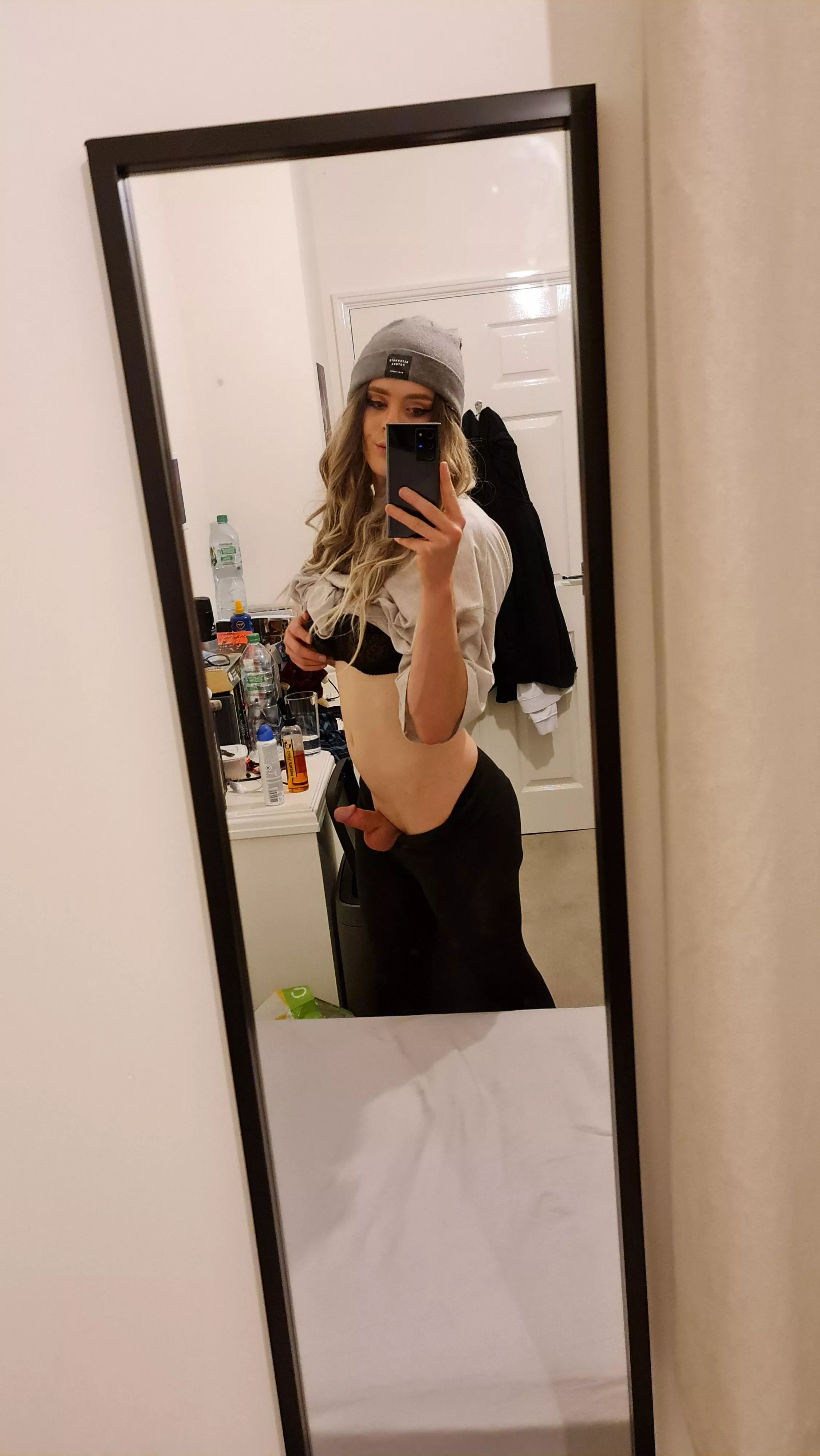 Hi, suck my dick? 🙏😇 posted by laramcx