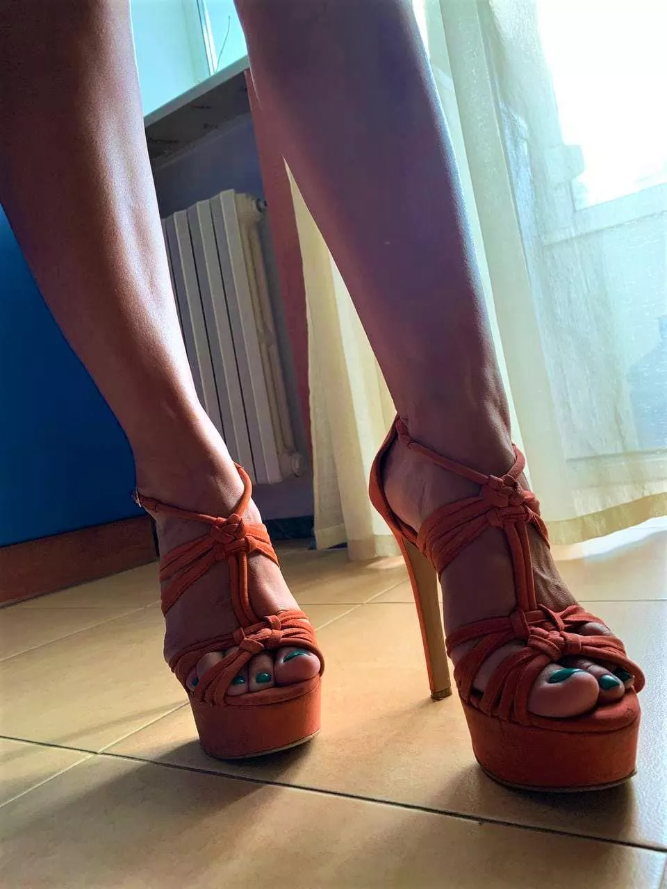 High heels with pretty feet for you💋 posted by Ddollyy